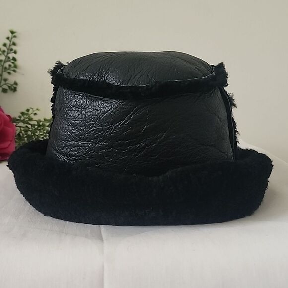 Top of the Range Black Leather Sheerling Hat handmade in Australia. - Picture 5 of 5